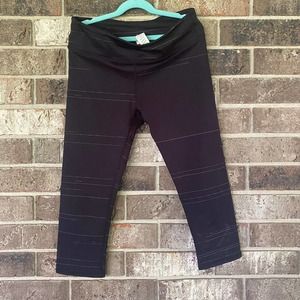 Fabletics Define Powerhold Mid-Rise Capri Leggings Striped Thread Black Size S